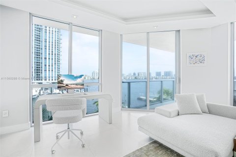 Condo in North Miami Beach, Florida, 3 bedrooms  № 1310056 - photo 9