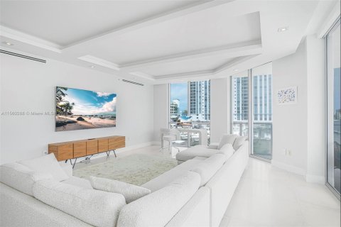 Condo in North Miami Beach, Florida, 3 bedrooms  № 1310056 - photo 6