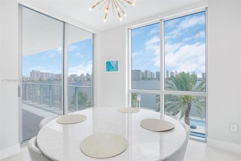 Condo in North Miami Beach, Florida, 3 bedrooms  № 1310056 - photo 14