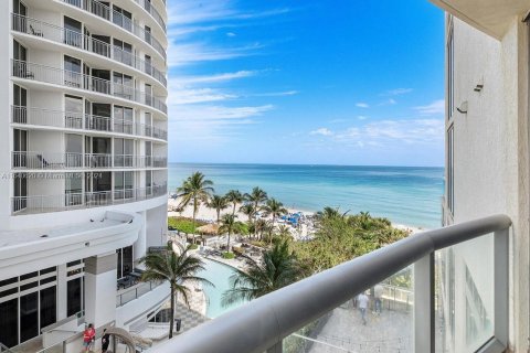 Hotel in Sunny Isles Beach, Florida 2 bedrooms, 111.58 sq.m. № 1316673 - photo 29