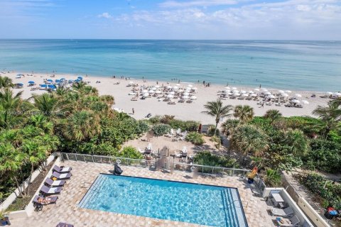 Hotel in Sunny Isles Beach, Florida 2 bedrooms, 111.58 sq.m. № 1316673 - photo 18