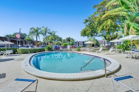 Copropriété à vendre à Oakland Park, Floride: 2 chambres, 97.55 m2 № 758996 - photo 1