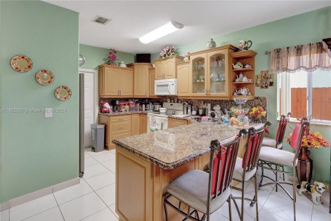 Casa en venta en Miami Lakes, Florida, 3 dormitorios, 189.06 m2 № 1221931 - foto 12
