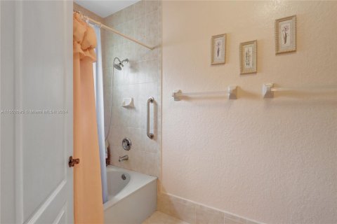 Casa en venta en Miami Lakes, Florida, 3 dormitorios, 189.06 m2 № 1221931 - foto 19