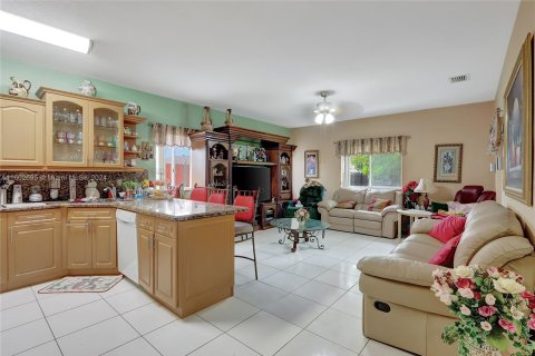 Casa en venta en Miami Lakes, Florida, 3 dormitorios, 189.06 m2 № 1221931 - foto 10