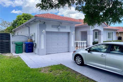 House in Miami Lakes, Florida 3 bedrooms, 189.06 sq.m. № 1221931 - photo 2