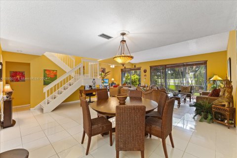 Townhouse in Doral, Florida 3 bedrooms, 168.06 sq.m. № 1221963 - photo 8