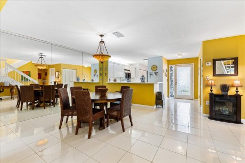 Townhouse in Doral, Florida 3 bedrooms, 168.06 sq.m. № 1221963 - photo 15