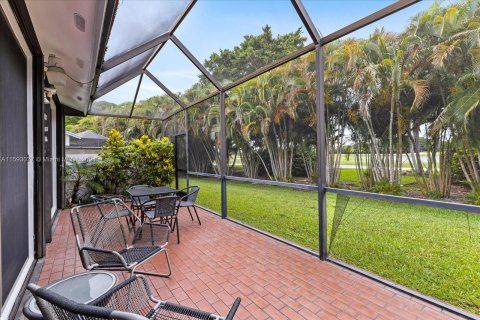 Townhouse in Doral, Florida 3 bedrooms, 168.06 sq.m. № 1221963 - photo 6