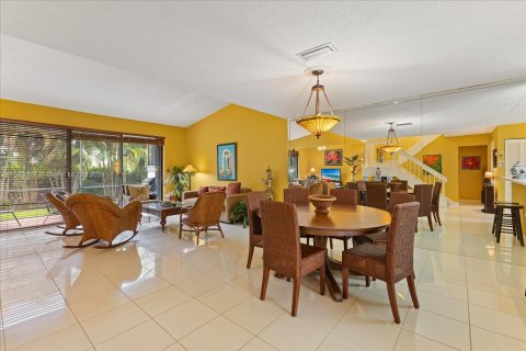 Townhouse in Doral, Florida 3 bedrooms, 168.06 sq.m. № 1221963 - photo 9