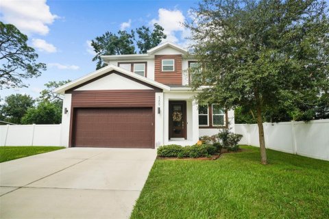 House in Tampa, Florida 4 bedrooms, 210.61 sq.m. № 1370047 - photo 1