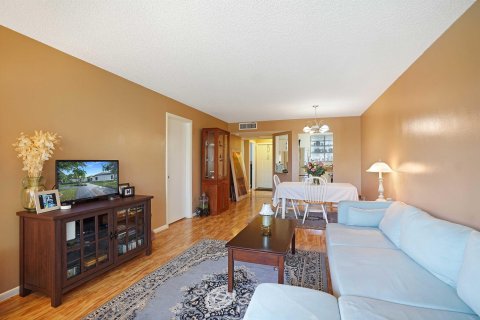 Condo in Deerfield Beach, Florida, 2 bedrooms  № 972970 - photo 20