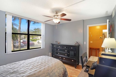 Condo in Deerfield Beach, Florida, 2 bedrooms  № 972970 - photo 18