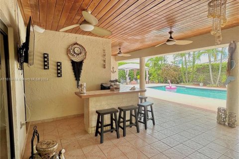 House in Miami, Florida 5 bedrooms, 265.33 sq.m. № 1280952 - photo 24