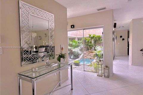 House in Miami, Florida 5 bedrooms, 265.33 sq.m. № 1280952 - photo 6