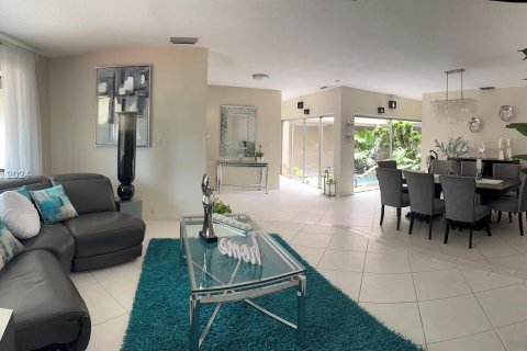 House in Miami, Florida 5 bedrooms, 265.33 sq.m. № 1280952 - photo 7