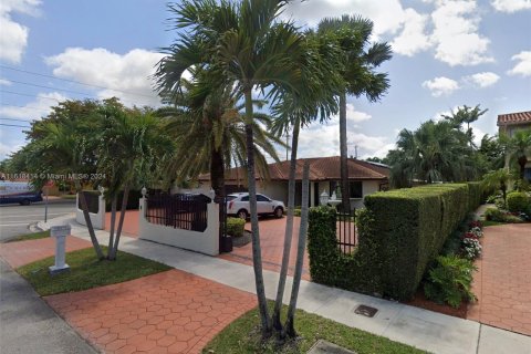 House in Miami, Florida 5 bedrooms, 265.33 sq.m. № 1280952 - photo 3