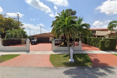 House in Miami, Florida 5 bedrooms, 265.33 sq.m. № 1280952 - photo 1