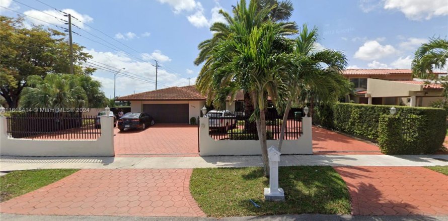 House in Miami, Florida 5 bedrooms, 265.33 sq.m. № 1280952