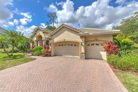 House in Land O' Lakes, Florida 4 bedrooms, 325.9 sq.m. № 1259648 - photo 1