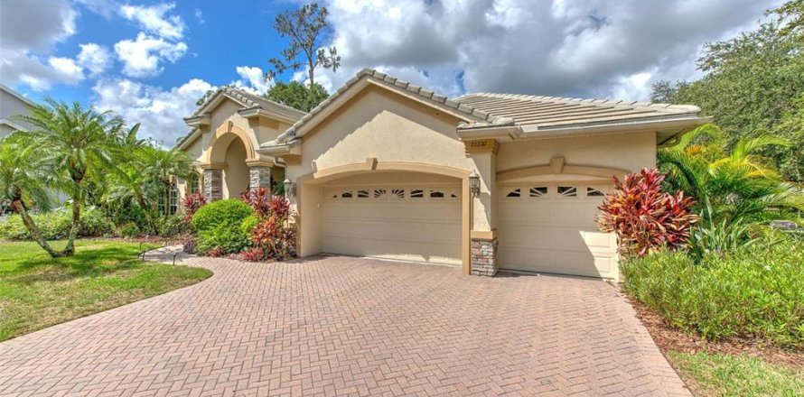 Casa en Land O' Lakes, Florida 4 dormitorios, 325.9 m2 № 1259648