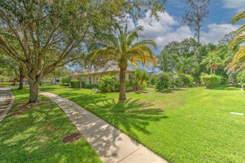 Villa ou maison à vendre à Land O' Lakes, Floride: 4 chambres, 325.9 m2 № 1259648 - photo 6