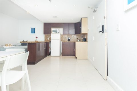 Condominio en venta en Miami Beach, Florida, 1 dormitorio, 58.16 m2 № 1180862 - foto 3