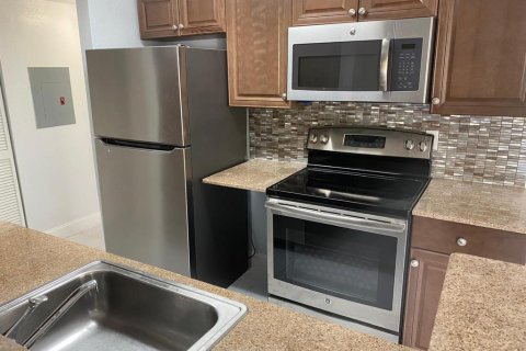 Condo in Orlando, Florida, 1 bedroom  № 1390463 - photo 5