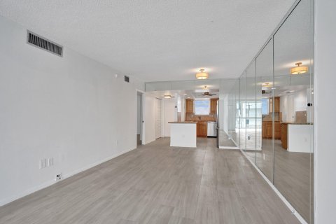 Condo in Fort Lauderdale, Florida, 2 bedrooms  № 833186 - photo 10