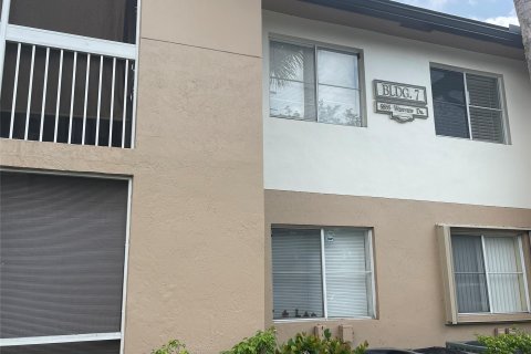 Copropriété à vendre à Coral Springs, Floride: 2 chambres, 78.97 m2 № 1161659 - photo 1