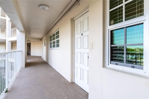 Condo in Pompano Beach, Florida, 2 bedrooms  № 1161658 - photo 9