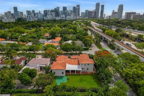 Casa en venta en Miami, Florida, 5 dormitorios, 475.57 m2 № 1410484 - foto 1