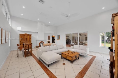 Casa en venta en Miami, Florida, 5 dormitorios, 475.57 m2 № 1410484 - foto 21