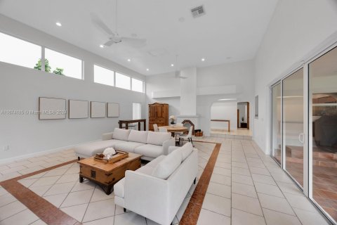 Casa en venta en Miami, Florida, 5 dormitorios, 475.57 m2 № 1410484 - foto 22