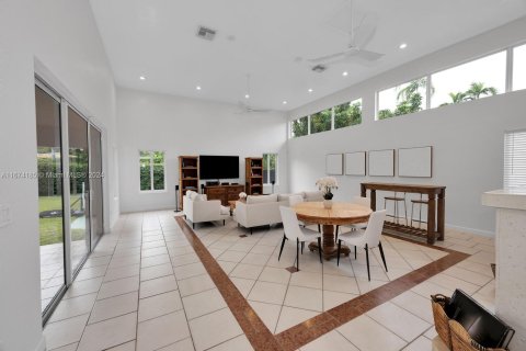 Casa en venta en Miami, Florida, 5 dormitorios, 475.57 m2 № 1410484 - foto 19