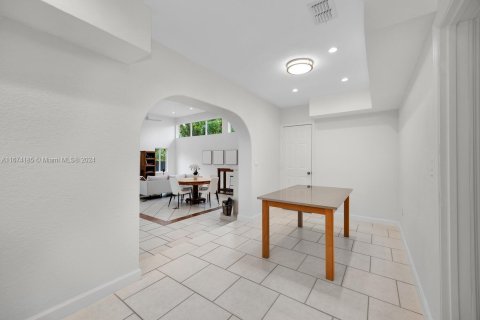 Casa en venta en Miami, Florida, 5 dormitorios, 475.57 m2 № 1410484 - foto 28