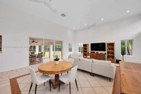 Casa en venta en Miami, Florida, 5 dormitorios, 475.57 m2 № 1410484 - foto 20