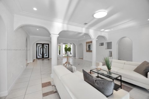 Casa en venta en Miami, Florida, 5 dormitorios, 475.57 m2 № 1410484 - foto 14