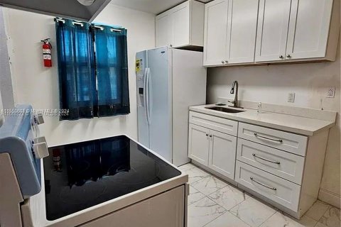 Condominio en venta en Miami Gardens, Florida, 2 dormitorios, 67.82 m2 № 1410453 - foto 1