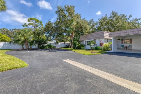 Villa ou maison à vendre à Sarasota, Floride: 2 chambres, 104.05 m2 № 1354820 - photo 3