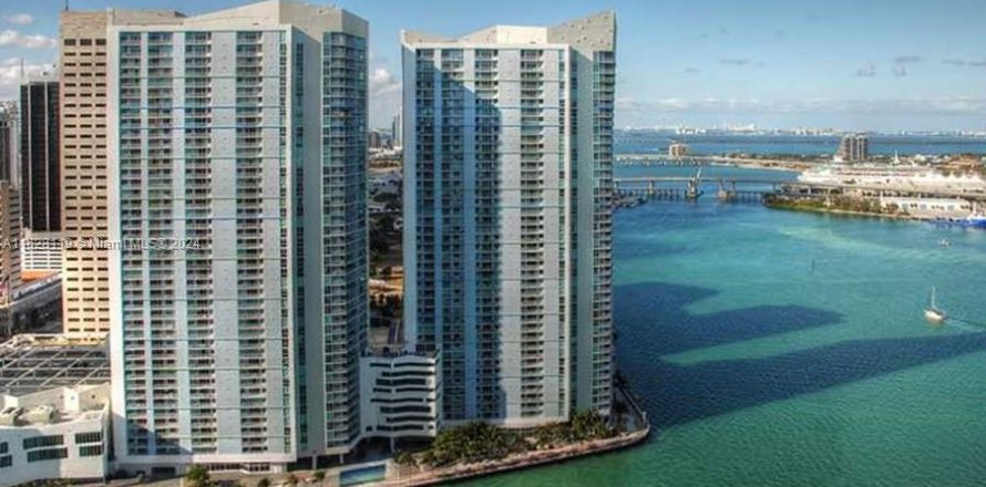 Condominio en Miami, Florida, 1 dormitorio  № 1282244