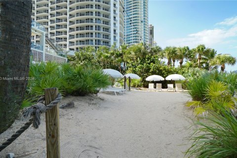 Condo in Sunny Isles Beach, Florida, 2 bedrooms  № 1315685 - photo 20