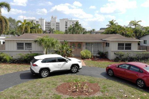 House in Hollywood, Florida 4 bedrooms, 203.46 sq.m. № 1208215 - photo 4