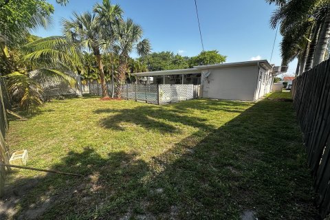 House in Hollywood, Florida 4 bedrooms, 203.46 sq.m. № 1208215 - photo 12