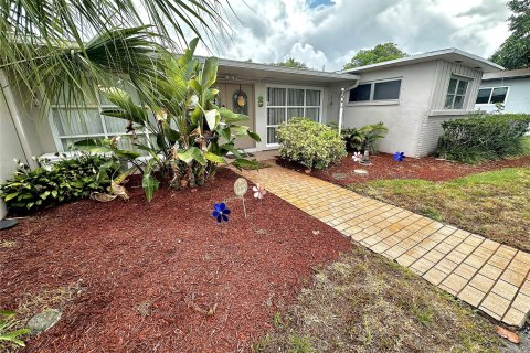 House in Hollywood, Florida 4 bedrooms, 203.46 sq.m. № 1208215 - photo 10
