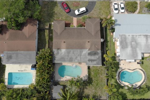 House in Hollywood, Florida 4 bedrooms, 203.46 sq.m. № 1208215 - photo 30