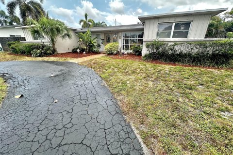 House in Hollywood, Florida 4 bedrooms, 203.46 sq.m. № 1208215 - photo 7