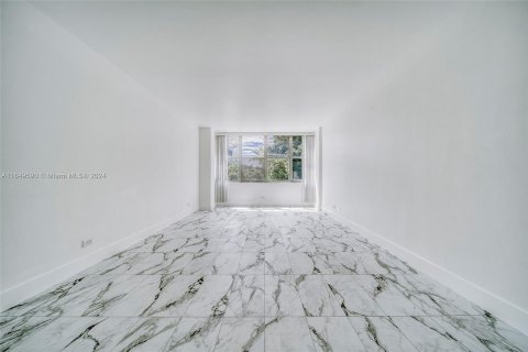 Condo in Miami Beach, Florida, 2 bedrooms  № 1347594 - photo 4