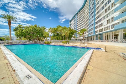 Condominio en venta en Miami Beach, Florida, 2 dormitorios, 97.08 m2 № 1347594 - foto 27