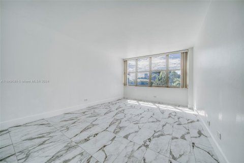 Condo in Miami Beach, Florida, 2 bedrooms  № 1347594 - photo 14